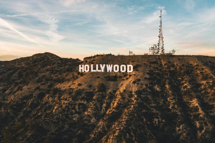 13 июля 1923 года появилась надпись HOLLYWOOD на Маунт-Ли (1923) | Источник: 21 Aerials/Shutterstock/Fotodom.ru