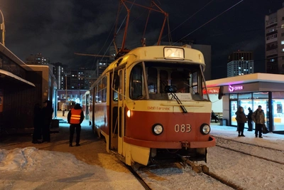На Уралмаше трамваи встали из-за подозрительной находки
