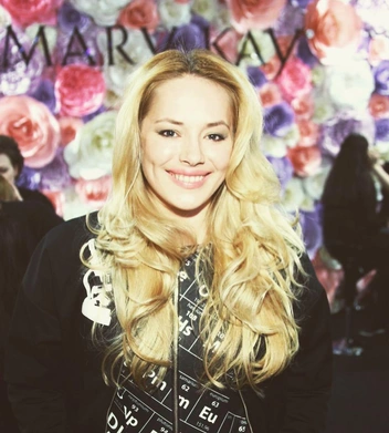 Зоя Бербер на мероприятии бренда косметики Mary Kay в 2016 | Источник: zberberr / Instagram *принадлежит компании Meta, признанной экстремистской организацией и запрещенной в РФ.
