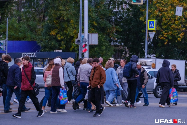 Так и идут — каждый в своих мыслях | Источник: Булат Салихов / UFA1.RU