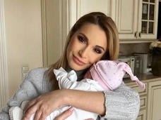 Няня ест у холодильника, а потом прячется под стол: Ольга Орлова объяснила странности в своем доме