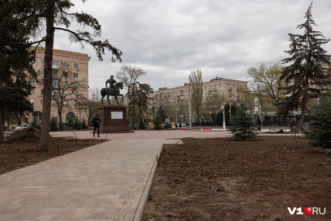 Немного фантазии&nbsp;— и можно представить, как будет выглядеть сквер Симбирцева | Источник: Алексей Волхонский / V1.RU