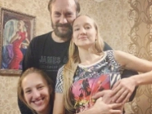 Дочь актера Евгения Сидихина выйдет замуж в платье из живых цветов