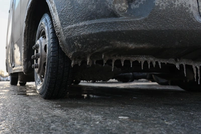 Водителей Свердловской области предупредили о гололеде на дорогах