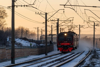 Train's air current throws woman aside at Cherepanovo station