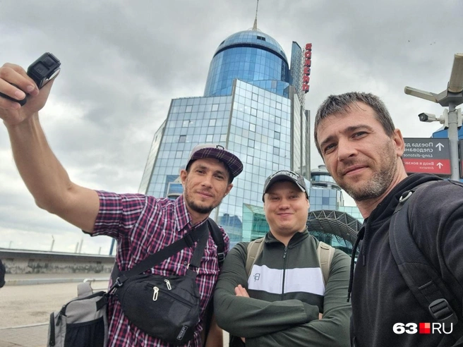 Тучи парням не мешают — бодрость духа присутствует | Источник: Роман Данилкин / 63.RU