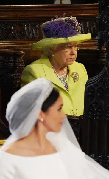 Застали врасплох: самые забавные фото с королевских свадеб