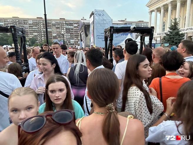 Со стороны улицы Республики была толкучка | Источник: Елена Познахарева / 72.RU