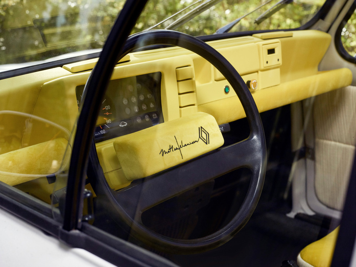 Матье Леаннер превратил Renault 4L в микроотель на колесах
