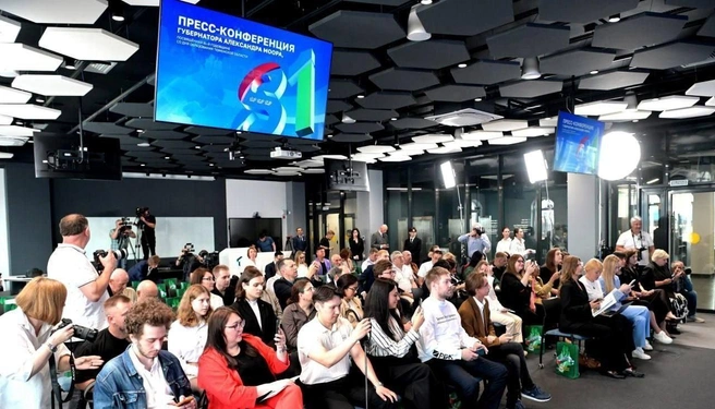 Вопросы участников касались как строительства логистического центра, так и экологической обстановки в регионе | Источник: телеграм-канал Александра Моора
