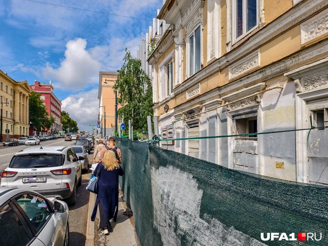 Из-за забора ходить тоже неудобно | Источник: Булат Салихов / UFA1.RU
