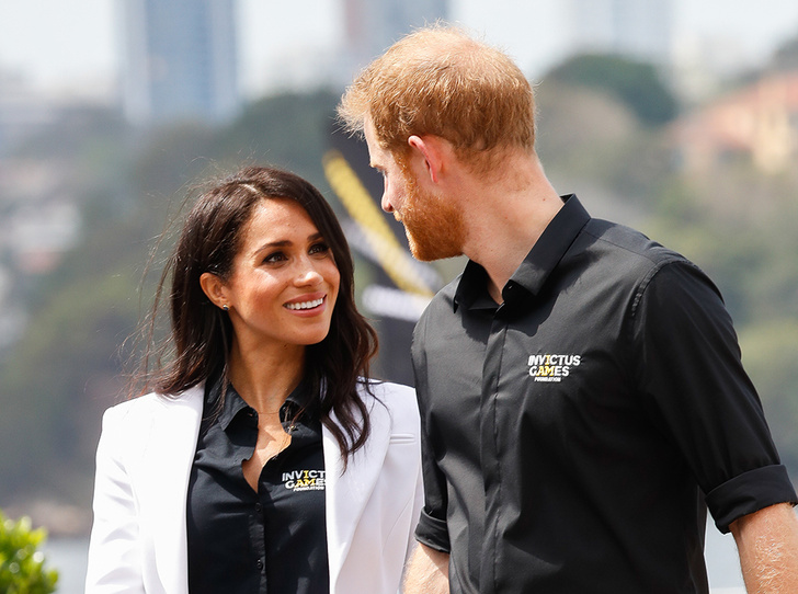 «Черно-белые» Сассексы, очки Меган и другие подробности королевской субботы в Сиднее