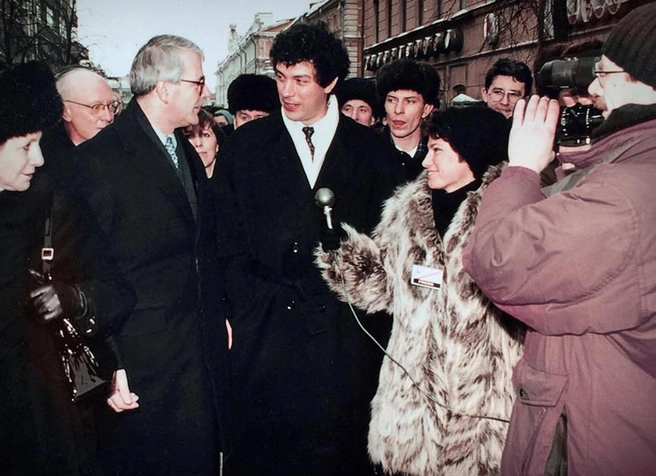 Нина Зверева освещала приезд премьер-министра Великобритании | Источник: Нина Зверева, «Немцов Мост»