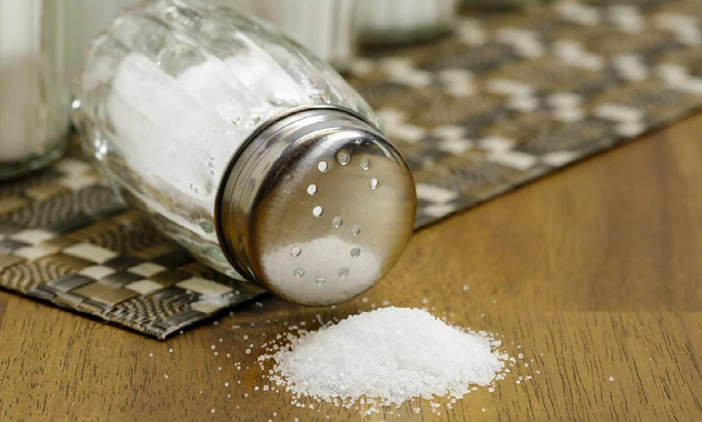 10 опасных болезней, которые возникают из-за избытка соли в организме