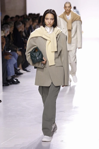 Идеальная база — брюки на осень-зиму 2025/26: лучшие модели у российских брендов Идеальная база — брюки на осень-зиму 2025/26: лучшие модели у российских брендов