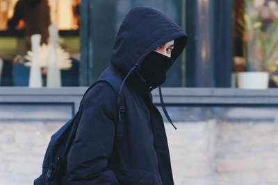 В Самаре мужчина пытался увести девочку в фургон