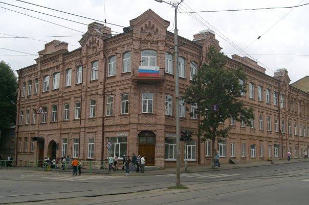 В Самаре топит одну из старейших школ. Что с этим будут делать