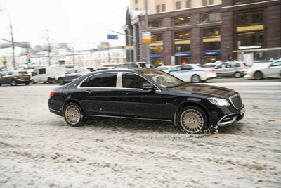 ИНК продает роскошный Mercedes Maybach за 7,8 млн
