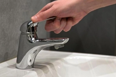 Utility Accident in Zelenaya Roshcha Cuts Hot Water to School, Kindergartens, and Homes