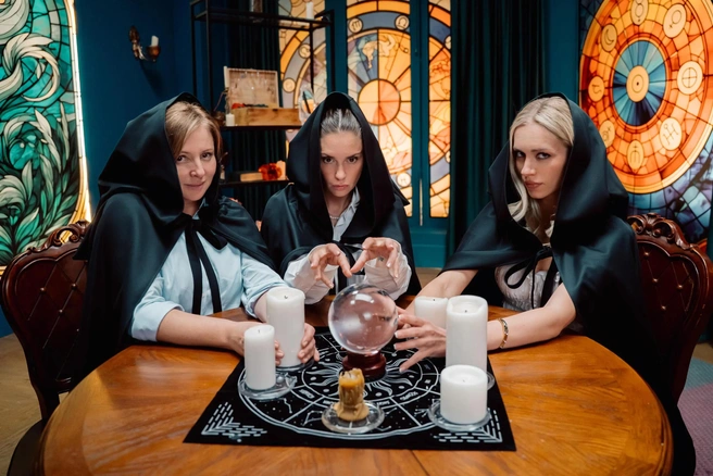 Трех ведьм в сериале сыграют Агата Муцениеце, Анна Банщикова и Валерия Астапова | Источник: ctc.ru