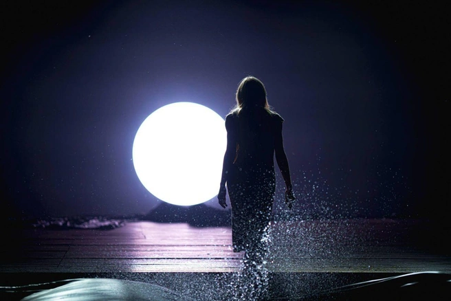 Пенелопа часто ждет своего мужа у моря  | Источник: Предоставлено «Красным факелом»