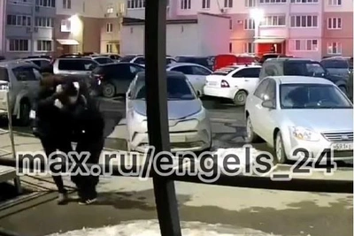 Мужчина избил 13-летнюю девочку в Энгельсе из-за окна