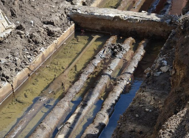 На улице Дзержинского прорвало водопровод | ya62.ru