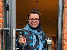 «Еще какой озорник!»: Брухунова опубликовала фото, на котором видна грудь, по просьбе Петросяна