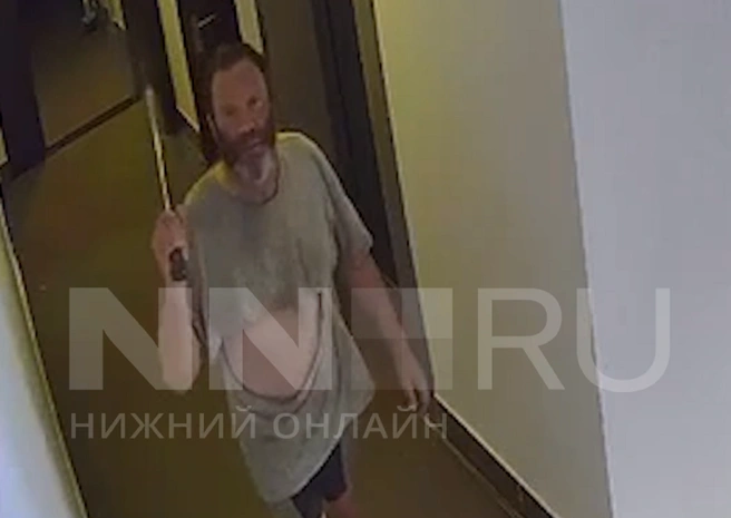 Нижегородец битой разбил камеру в подъезде | Источник: предоставлено местными жителями