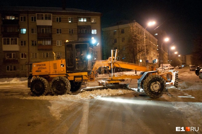 Во время уборки наката работники ДЭУ повредили несколько грейдеров