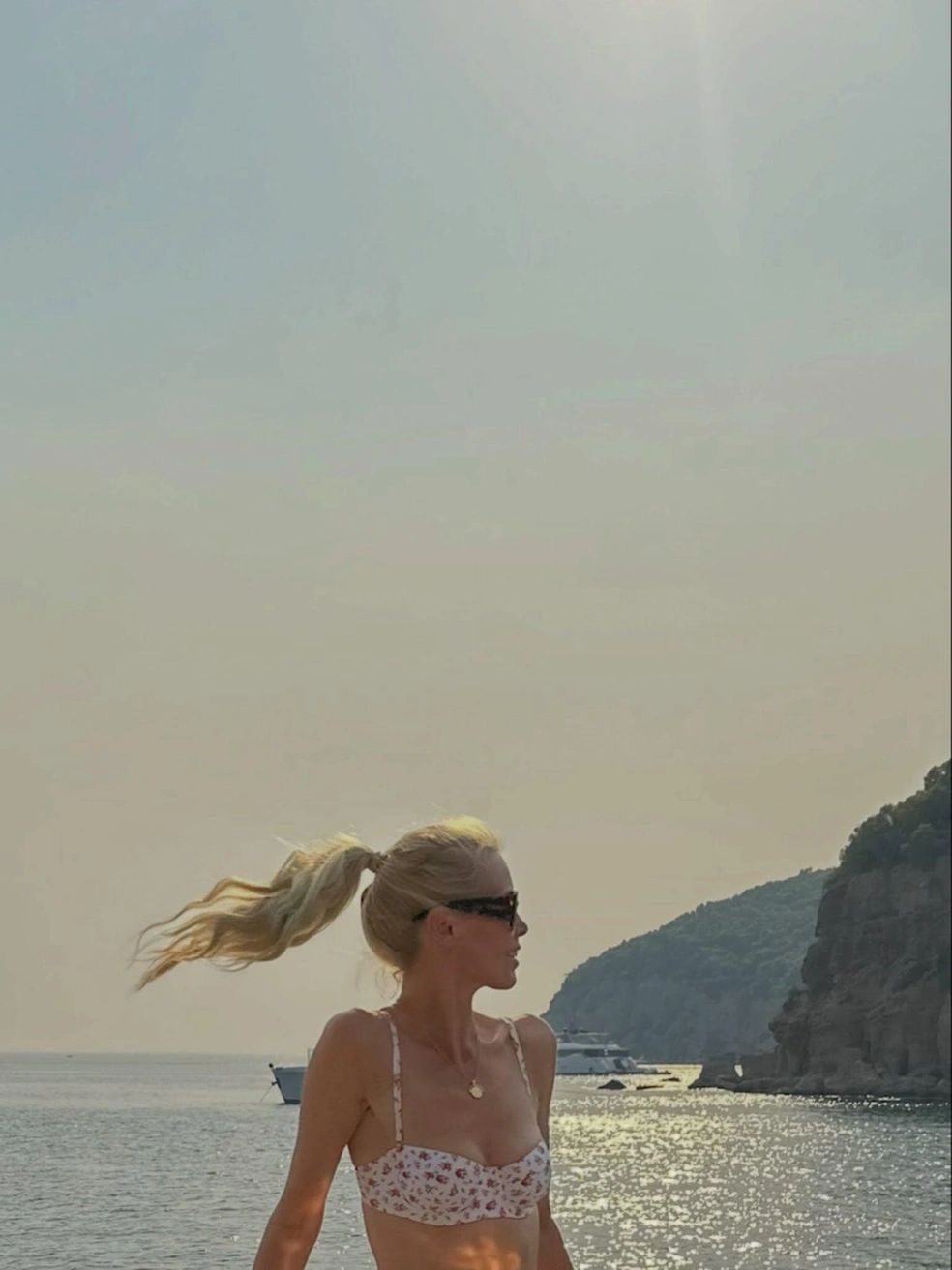 Долгое годы модель остается блондинкой | Источник: claudiaschiffer / Instagram (экстремистская организация, деятельность запрещена на территории РФ)