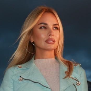 Мама Миланы Стар, сломавшая позвоночник на катке, рассказала о сложном решении