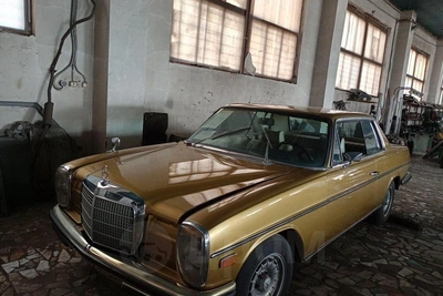Редкий Mercedes-Benz W114 1975 года выставлен в Приморье
