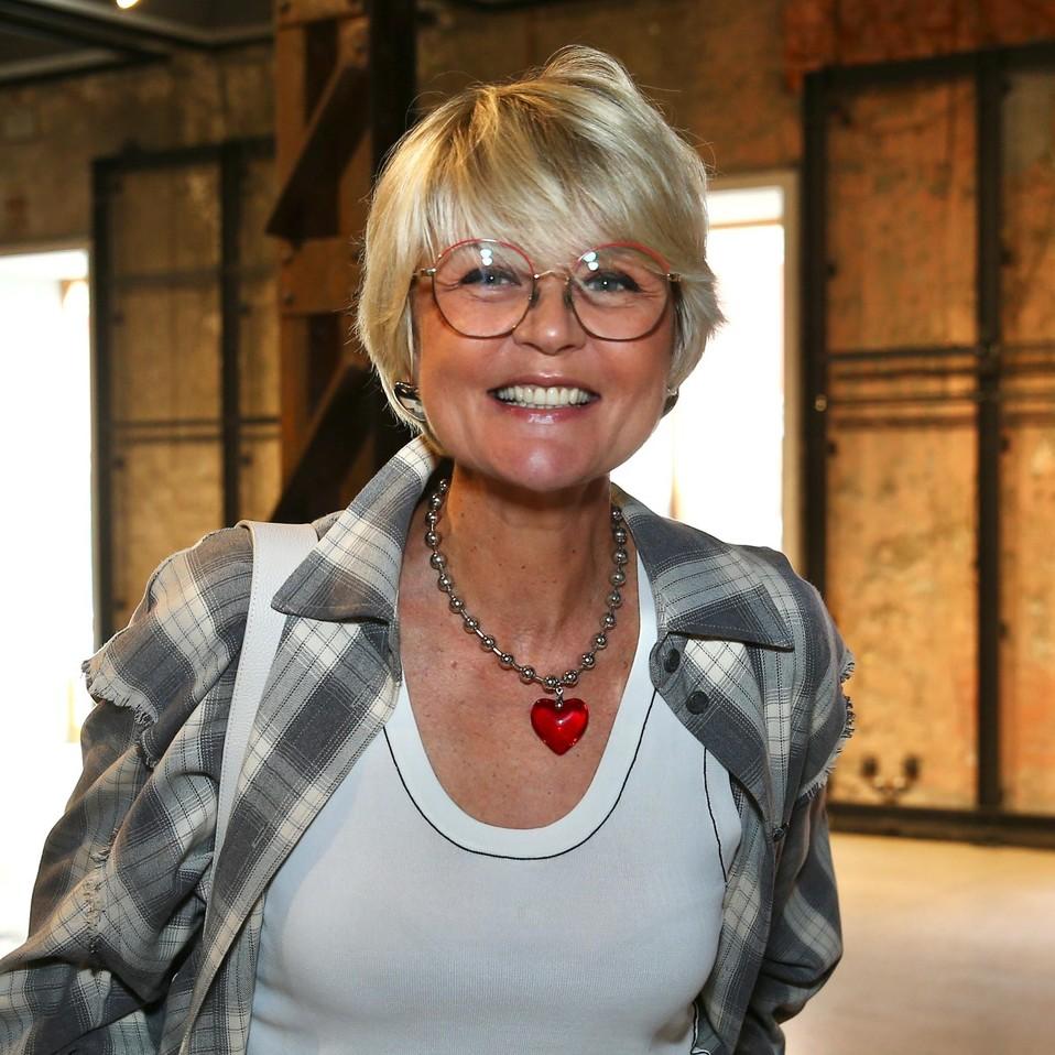 Юлия Меньшова: «Когда женщина за 50 надевает пуш-ап лифчик и делает себе ягодицы — мне смешно»