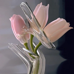 VS Gallery и Фонд «Онкологика» представили совместный проект: эксклюзивные открытки современных медиахудожников