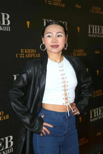 Ян Гэ | www.starhit.ru