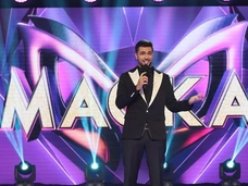 Жюри впервые рассмотрели все костюмы шоу «Маска»: Дерзкий Козерог, Джокер и Пончик