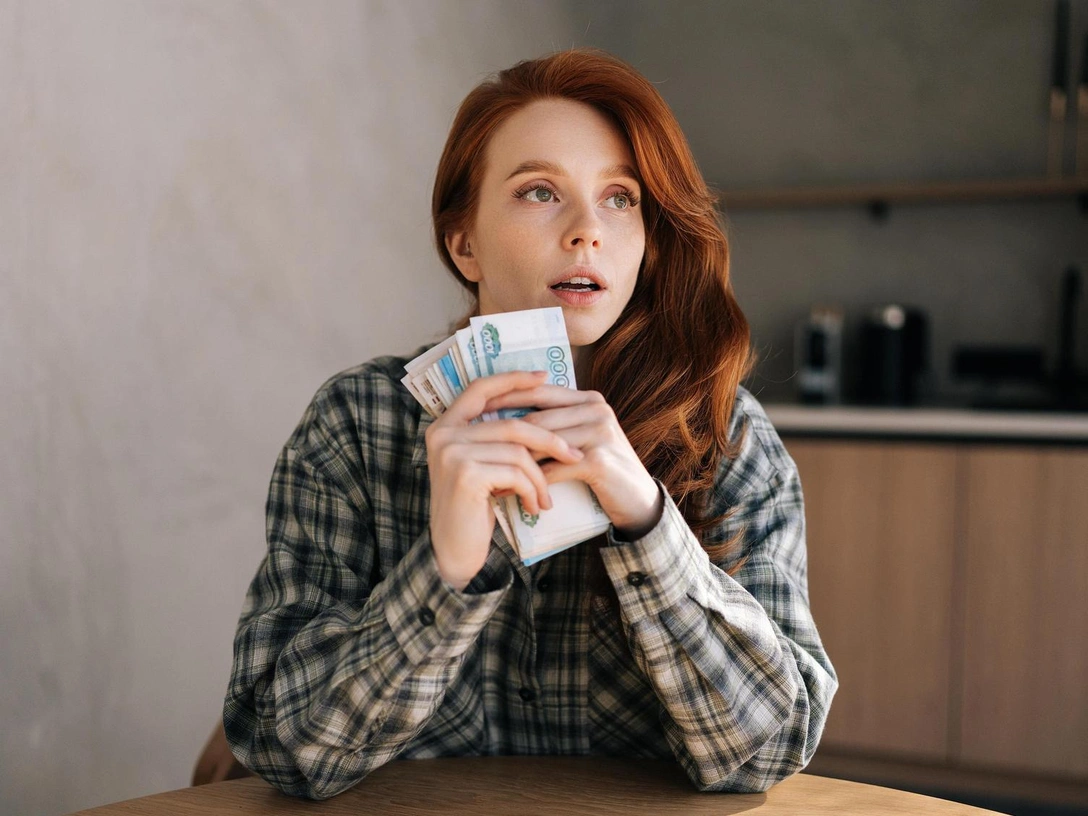 Финансовые хитрости: как начать копить, если у вас маленькая зарплата | marieclaire.ru