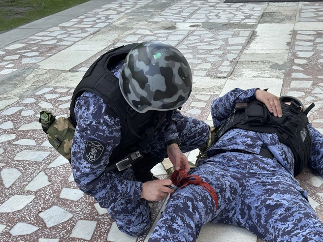 Оказывают помощь | Источник: Юлия Король / 45.RU
