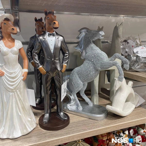 Жених с невестой, только гляньте  | Источник: Алёна Золотухина / NGS.RU