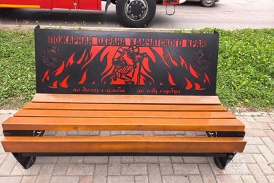 В Петропавловске-Камчатском открыли скамейку в честь пожарных