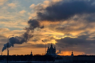 В Петербурге на закате видели солнечный столб