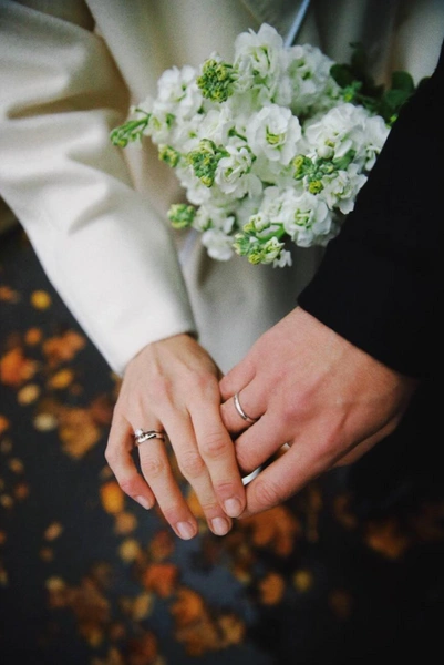 В личном блоге артистка делилась милыми фото с регистрации брака