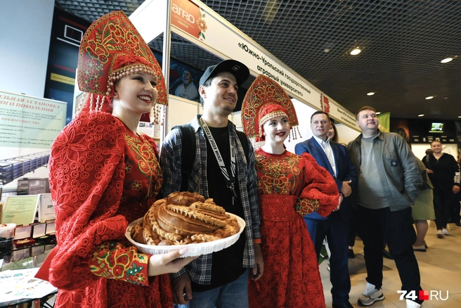 Гостей встречали караваями | Источник: Наталья Лапцевич