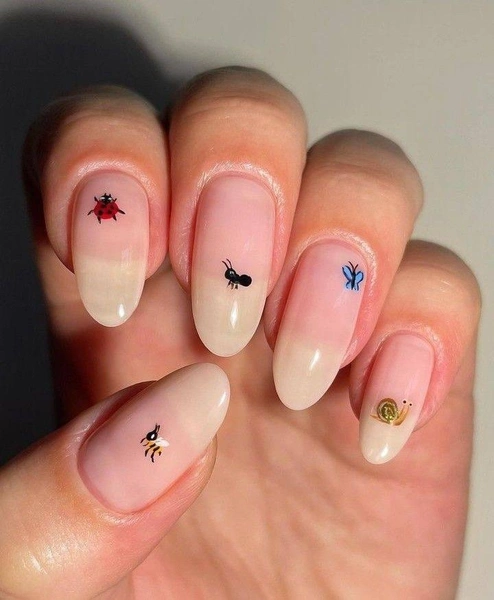 Garden nails — маникюр для тех, кто любит необычный нюд