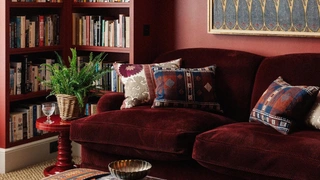Тренды 2024/2025: бордовый цвет в интерьере