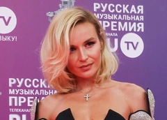 Дмитрий Исхаков не отходил ни на шаг: Полина Гагарина вышла в свет с бывшим мужем и дочкой Мией