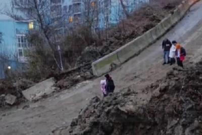 Residents of Sochi's Teplichnaya Street Complain of Mud After Landslide