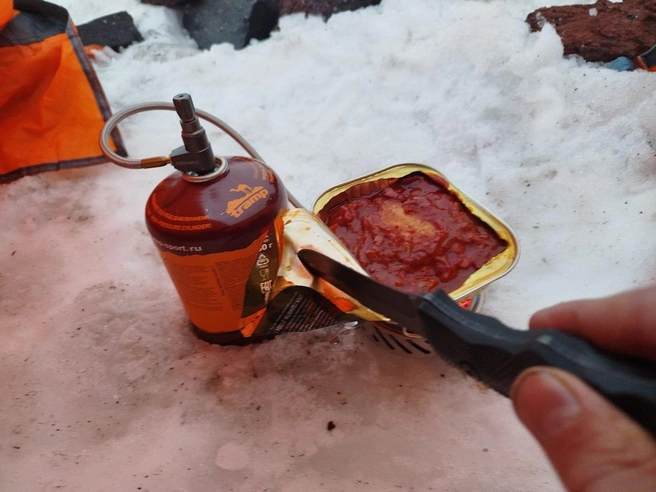 После подъема каша из армейского сухпайка кажется изысканнейшим деликатесом | Источник: Илья Кравченко