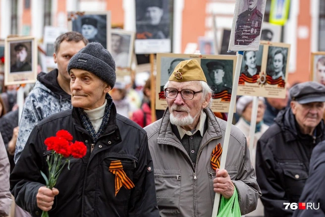 В колонне прошли люди разных возрастов | Источник: Кирилл Поверинов / 76.RU